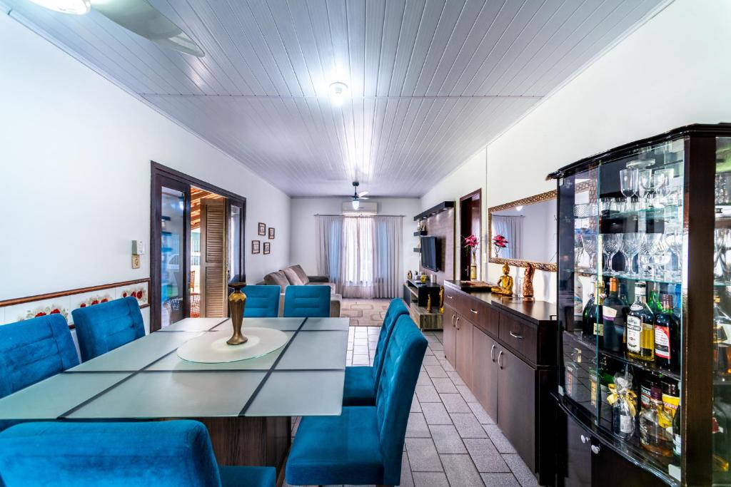  CASA 3 QUARTOS COM AR TV A CABO E WI-FI