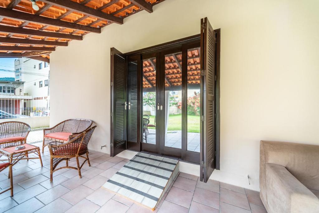  CASA 3 QUARTOS COM AR TV A CABO E WI-FI