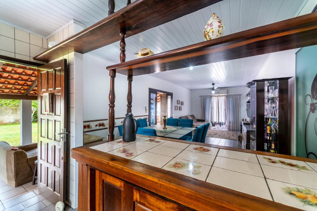  CASA 3 QUARTOS COM AR TV A CABO E WI-FI