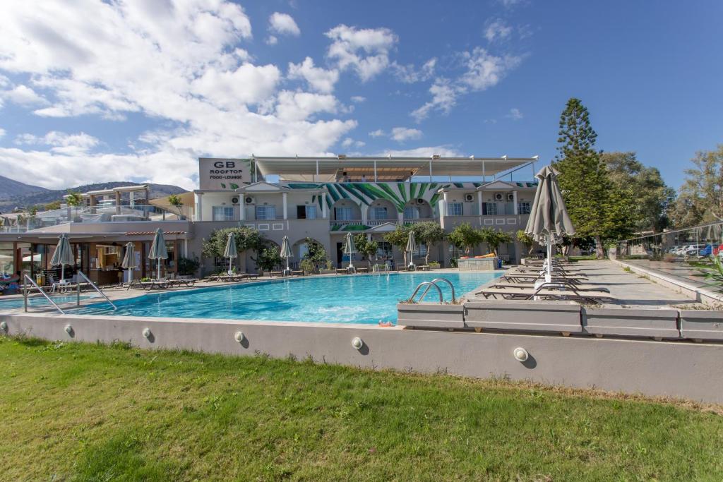 Bazén v ubytování Georgioupolis Beach Hotel nebo v jeho okolí