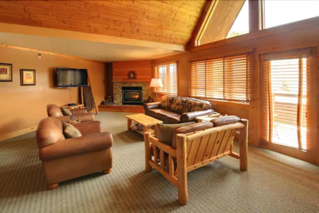 Spearfish Canyon Lodge - Bridal Veil Falls Suite