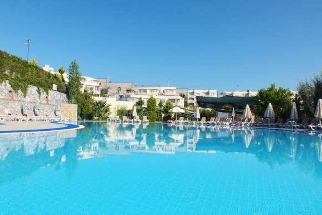 2BR Holiday House with Garden & Pool in Bodrum - Housity
