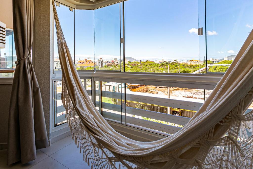  Apto completo com piscinas a 50 m do Mar