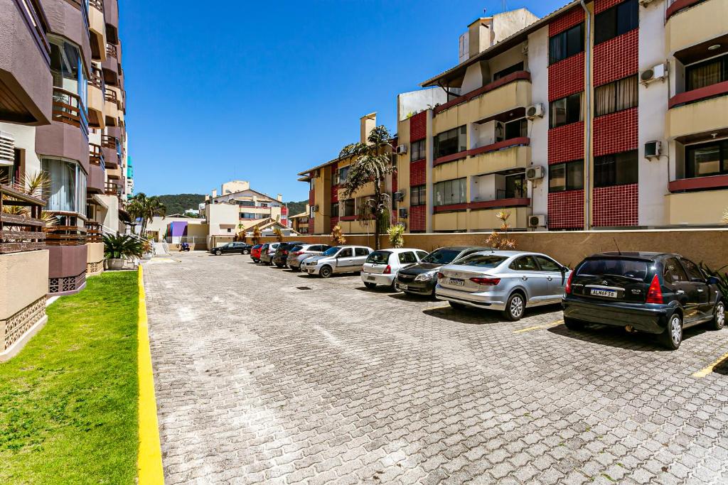  Apto completo com piscinas a 50 m do Mar