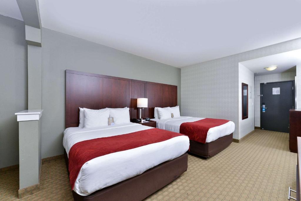 Postel nebo postele na pokoji v ubytování Comfort Suites Airport Tukwila Seattle