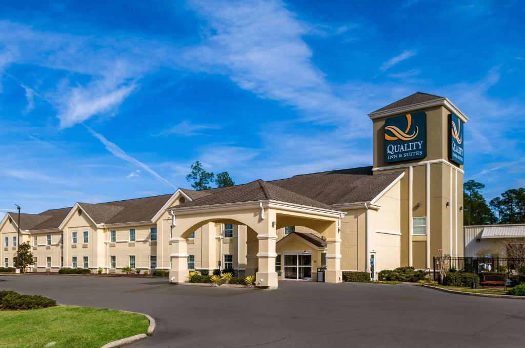 a hotel with a sign on top of a building at Quality Inn & Suites Slidell in Slidell