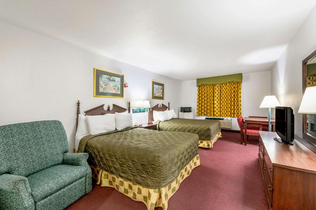 Posezení v ubytování Rodeway Inn Decatur