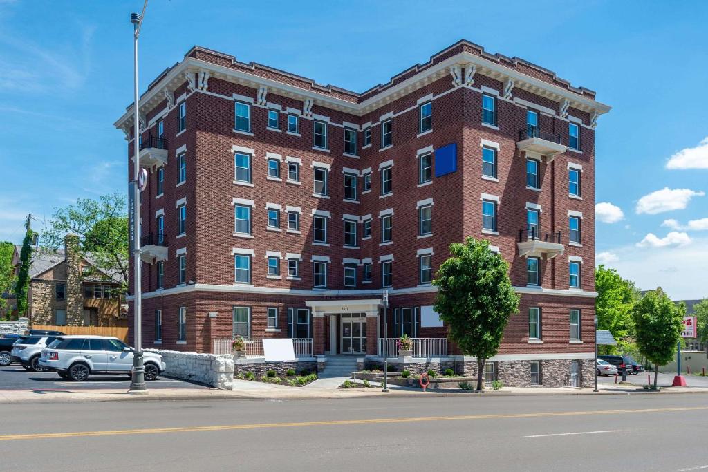 a large red brick building on the corner of a street at Quality Inn & Suites Kansas City Downtown in Kansas City