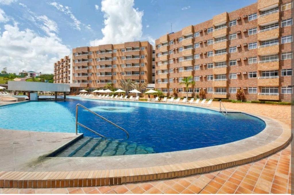 a large swimming pool in front of a building at Gran Lençóis Flat Residence Barreirinhas - Mandacaru 211 in Barreirinhas