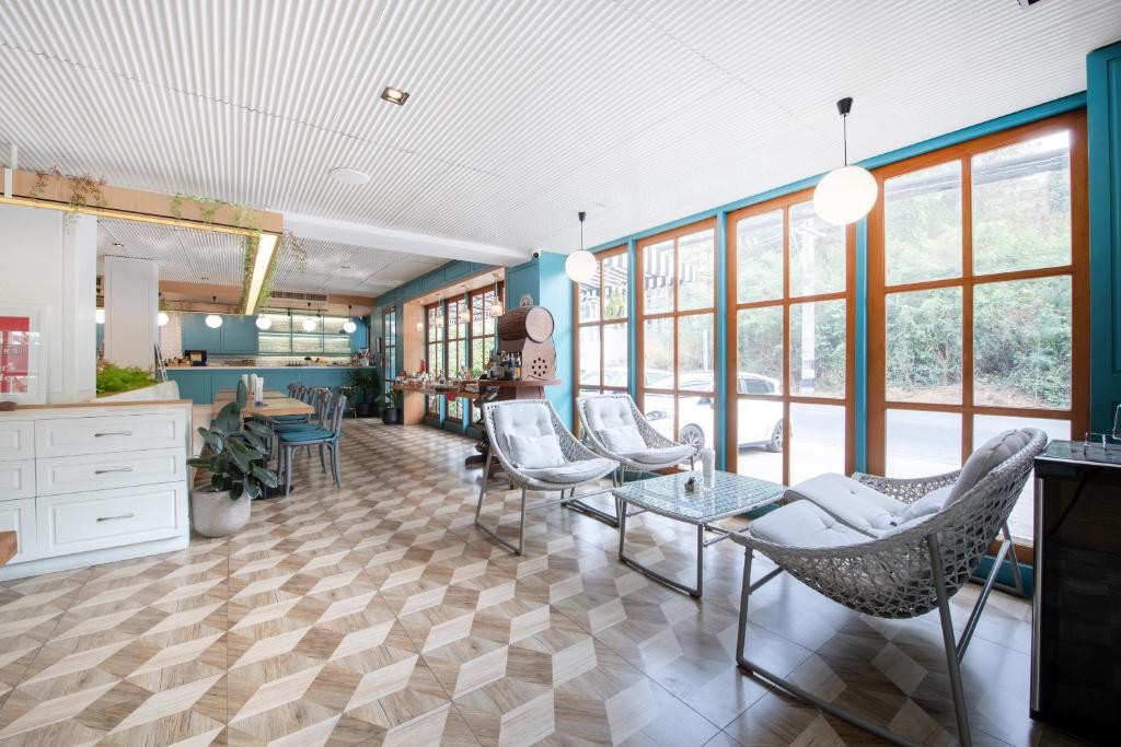 Blooming Hill Boutique Suites - Resim 5