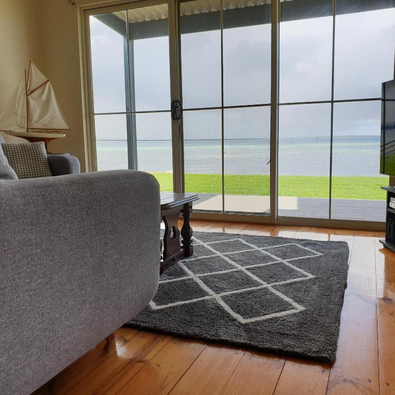 Blue Seas Beach Front Living, Tumby Bay (updated prices 2024)