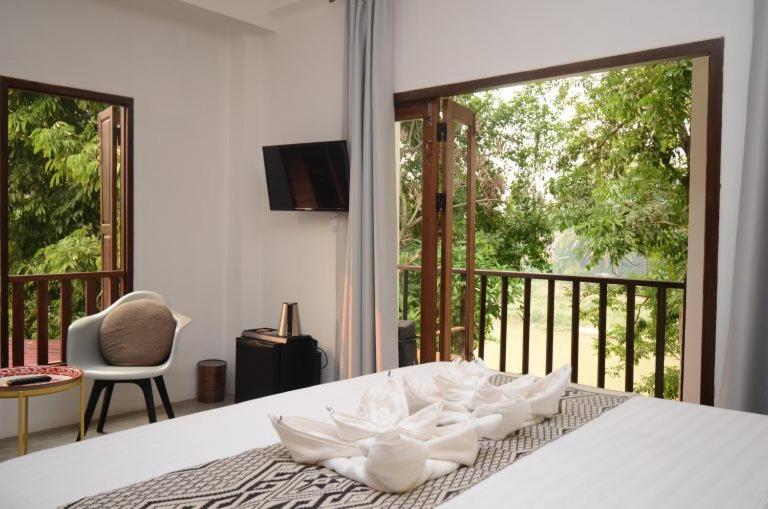A bed or beds in a room at Moonlight Champa Riverview