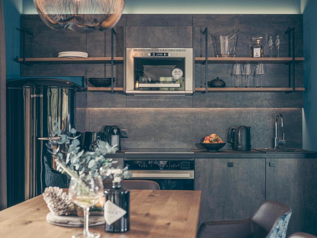 Kuchyň nebo kuchyňský kout v ubytování Sieghard Suites Mayrhofen