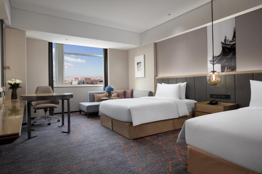 Postel nebo postele na pokoji v ubytování Crowne Plaza Shanghai Fudan by IHG