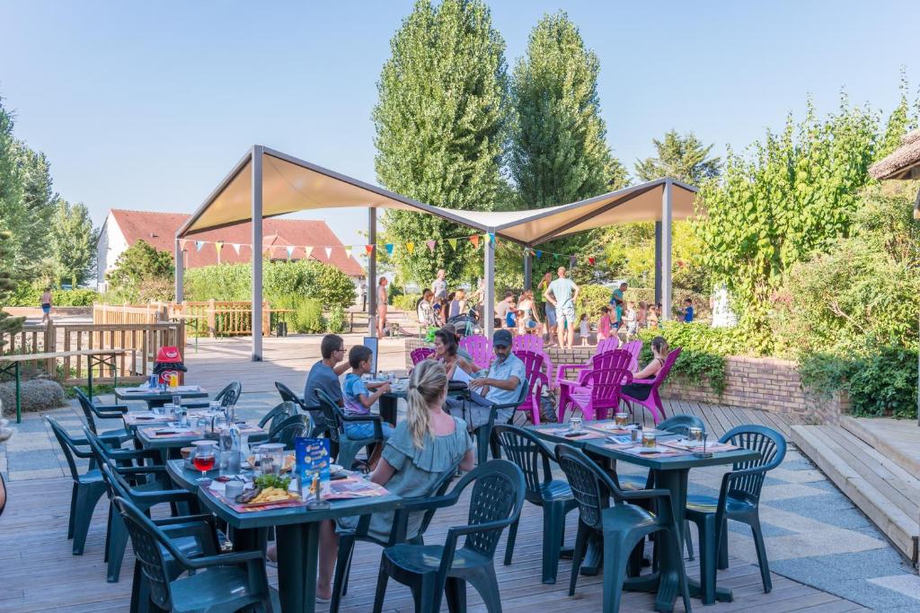 Photo de la galerie de l'établissement Mobil Home XXL2 4 chambres - Camping Les Bois du Bardelet, à Poilly-lez-Gien