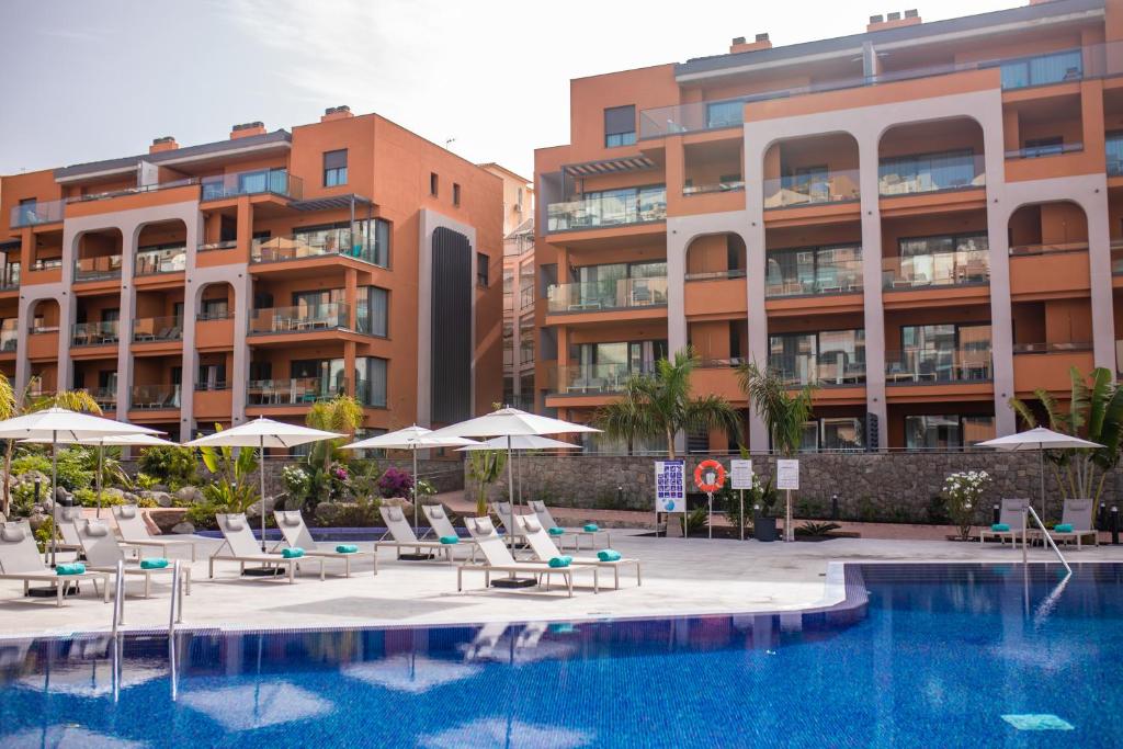 The swimming pool at or close to Arguineguín Park By Servatur VV