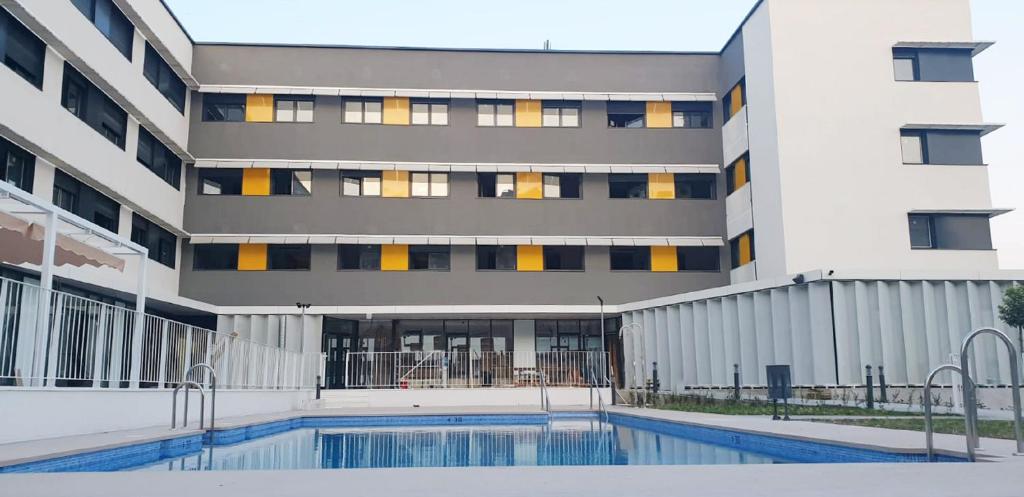 The swimming pool at or close to Residencia Universitaria Resa Campus Málaga