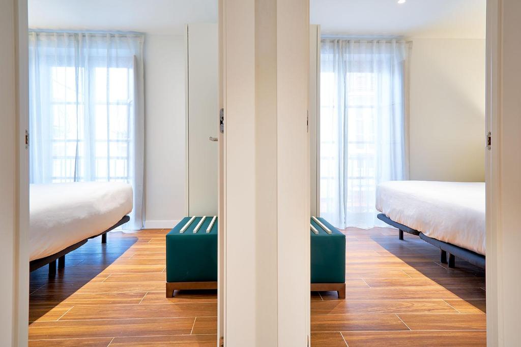Tandem Torres de Cádiz Suitesにあるベッド