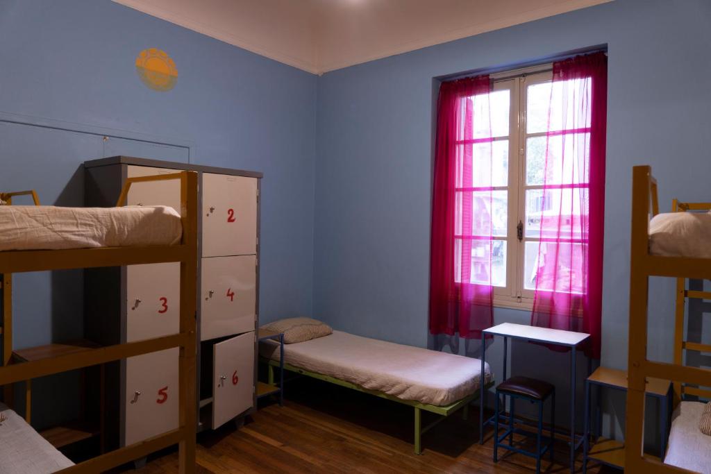 Postel nebo postele na pokoji v ubytování Pagration Youth Hostel