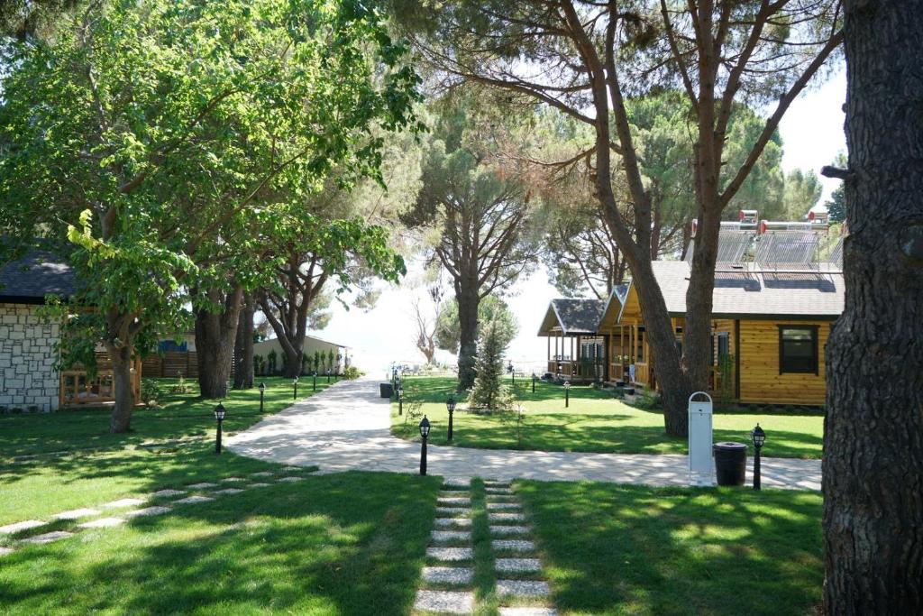 Zahrada ubytování Pino Mar Luxury Bungalows