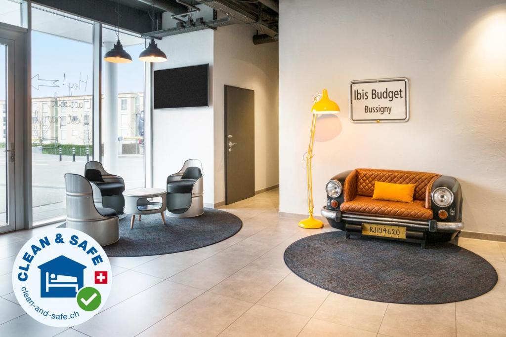 Posezení v ubytování Ibis budget Lausanne-Bussigny
