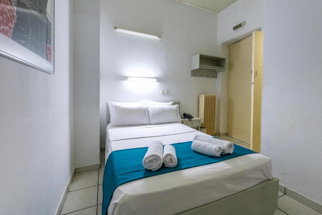 Postel nebo postele na pokoji v ubytování ROY Hotel