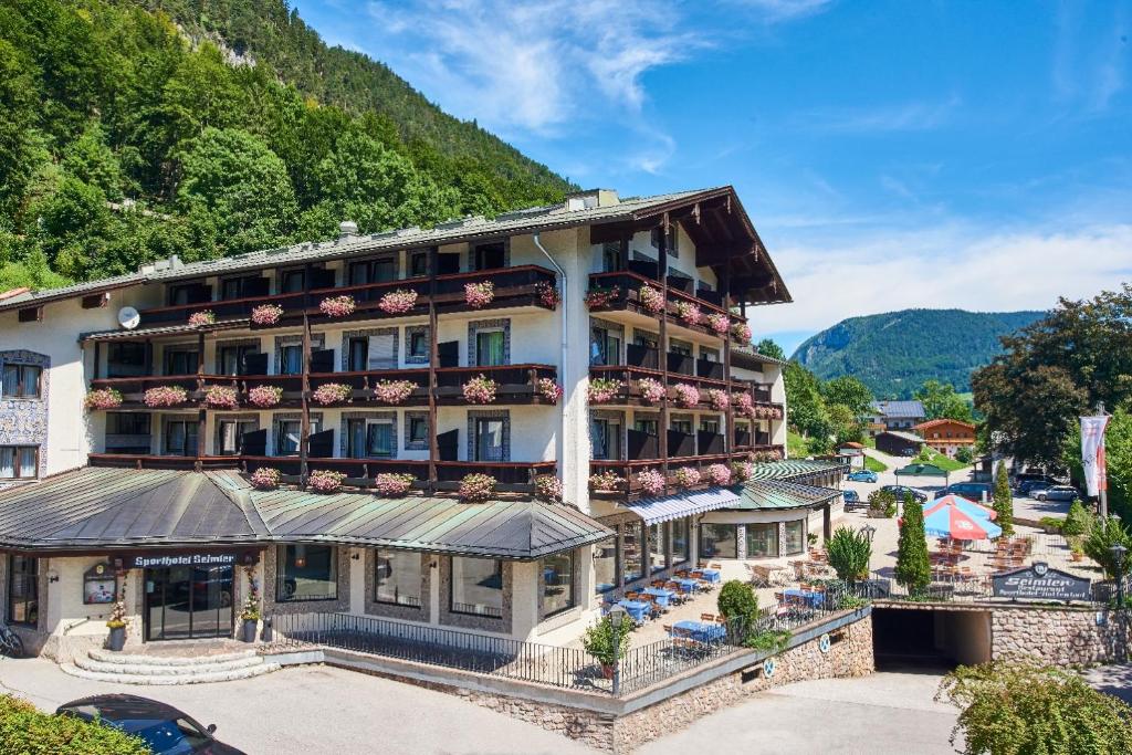 Nespecifikovaný výhled na hory nebo výhled na hory při pohledu z hotelu