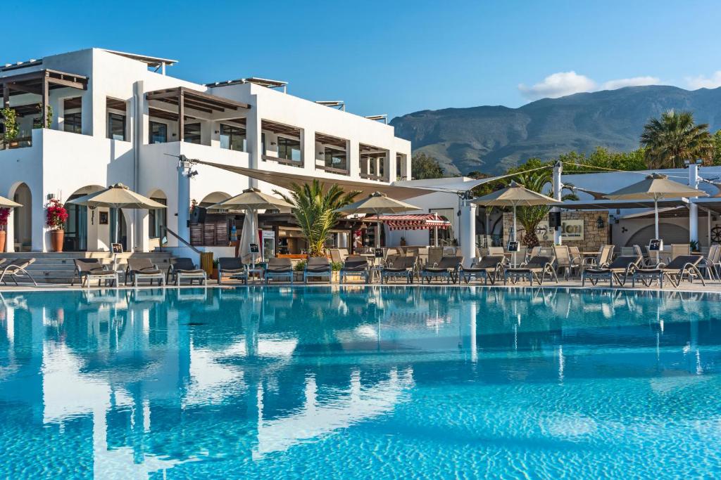 Bazén v ubytování Hapimag Resort Damnoni nebo v jeho okolí