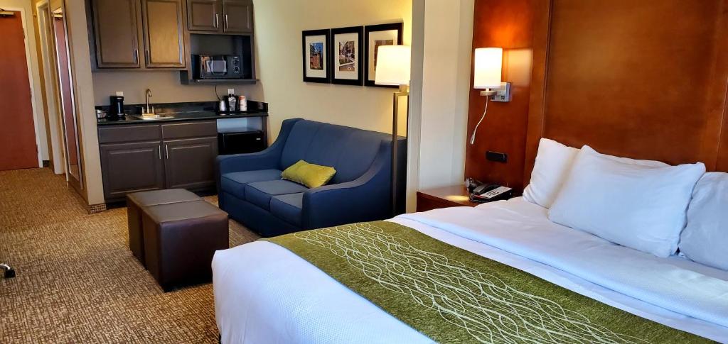 Comfort Inn & Suites Decatur-Forsyth - King Suite Con Barra Húmeda - No Fumador