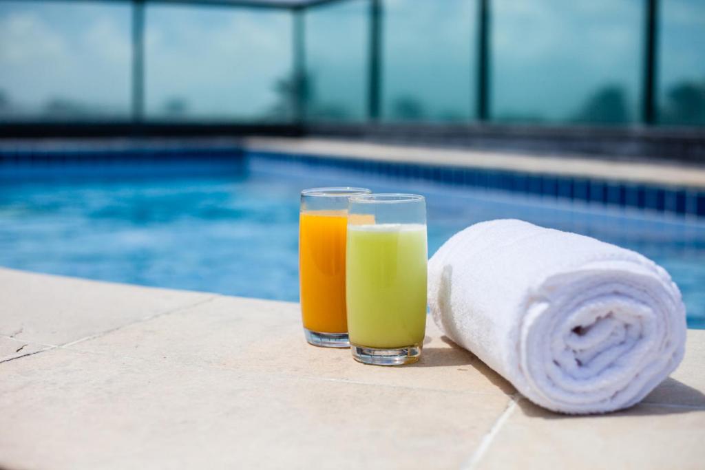 A piscina localizada em João Pessoa Hplus Beach ou nos arredores
