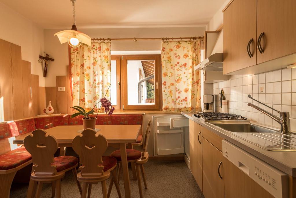 Kuchyň nebo kuchyňský kout v ubytování Ferienwohnung Sella Seis