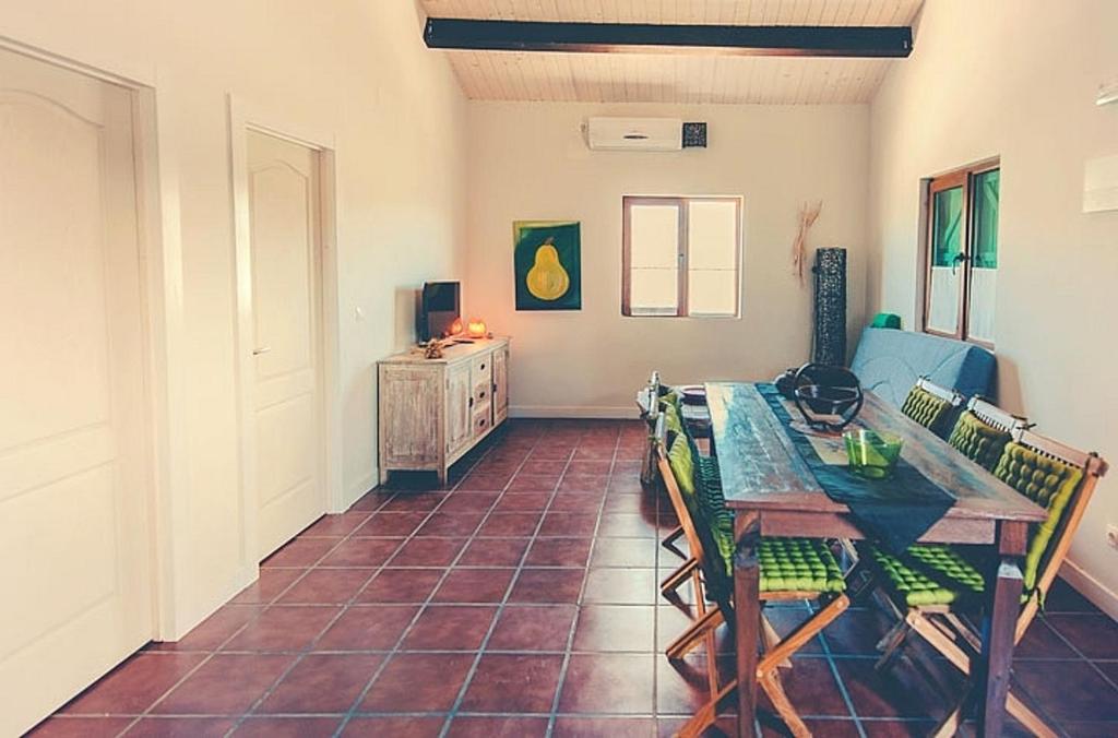 Galeriebild der Unterkunft 2 bedrooms house with shared pool furnished garden and wifi at Canamero in Cañamero