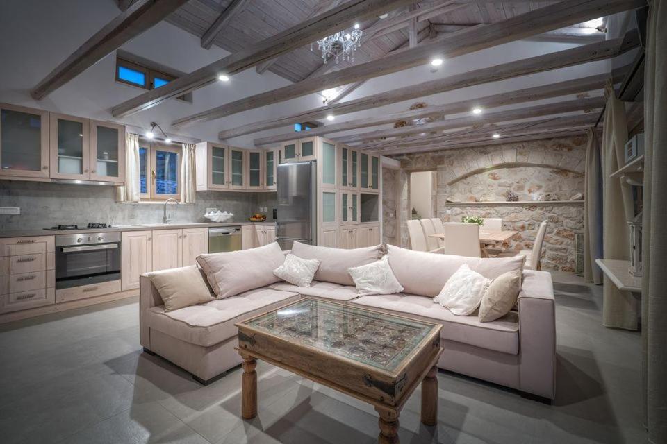 Kuchyň nebo kuchyňský kout v ubytování Bcv Villa Harmonia Agios Nikolaos Zakynthos