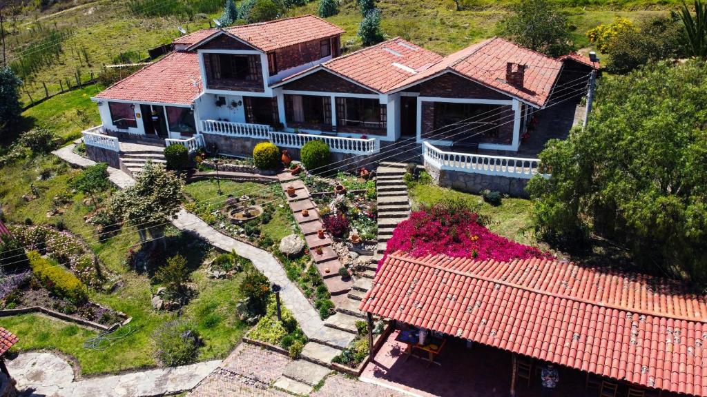 an aerial view of a large house with a garden at Villa Patty in Tibasosa