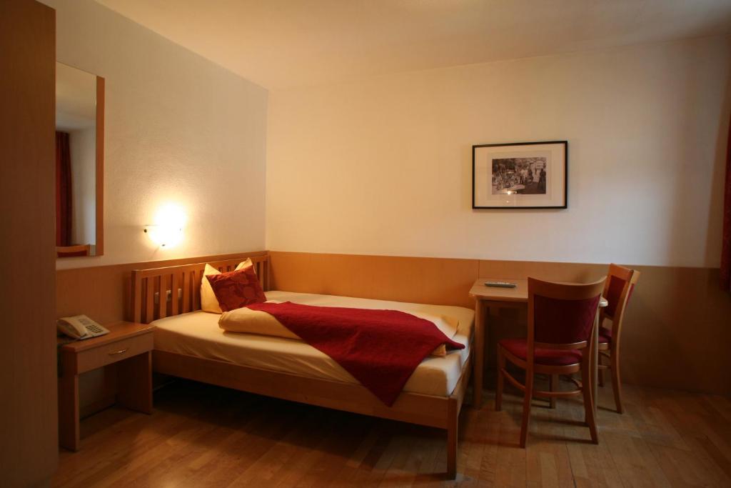 Postel nebo postele na pokoji v ubytování Hotel Engl