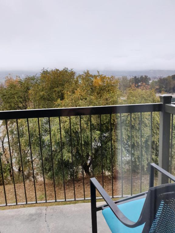Balkón nebo terasa v ubytování Riverland Inn & Suites