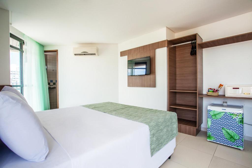 Cama ou camas em um quarto em João Pessoa Hplus Beach