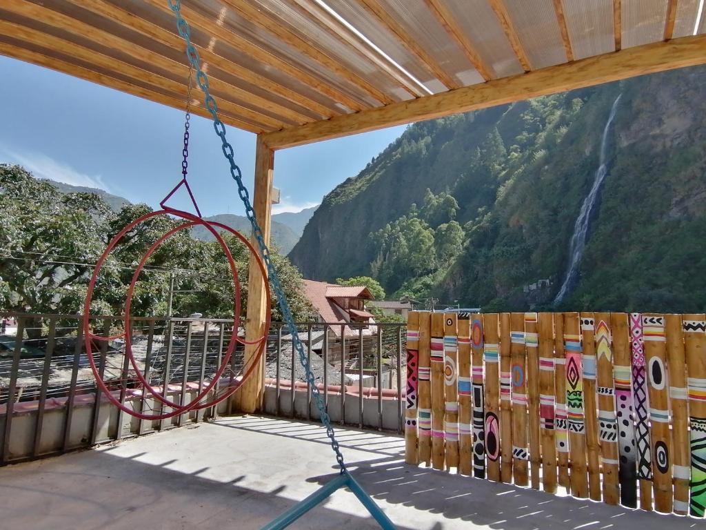 Nespecifikovaný výhled na hory nebo výhled na hory při pohledu z hostelu