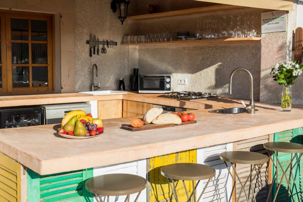 A kitchen or kitchenette at Villa Sant Josep