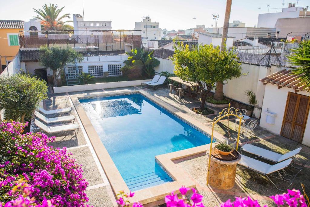The swimming pool at or close to Villa Sant Josep