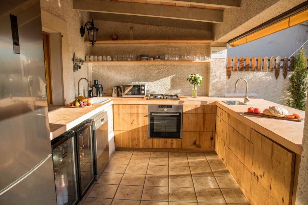 A kitchen or kitchenette at Villa Sant Josep