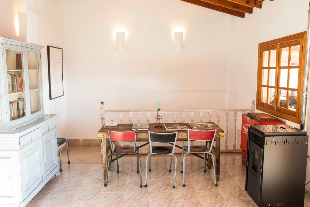 A kitchen or kitchenette at Villa Sant Josep