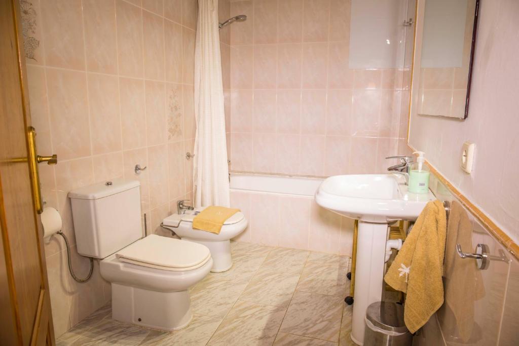 A bathroom at Villa Sant Josep
