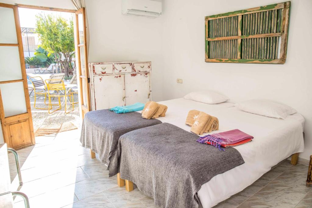 A bed or beds in a room at Villa Sant Josep