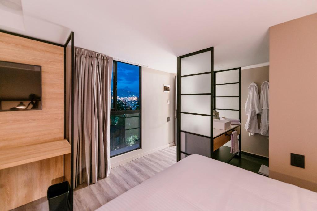 Postel nebo postele na pokoji v ubytování Lettera Hotel