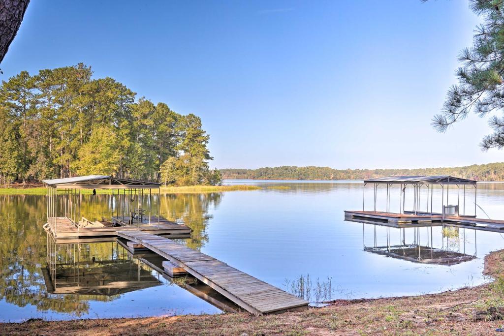 Peaceful Tignall Cabin on Strom Thurmond Lake!, Tignall Precios