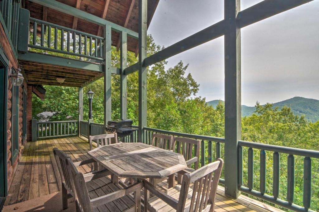 een houten terras met een tafel en stoelen erop bij Expansive Sky Valley Lodge with Mountain Views! in Sky Valley