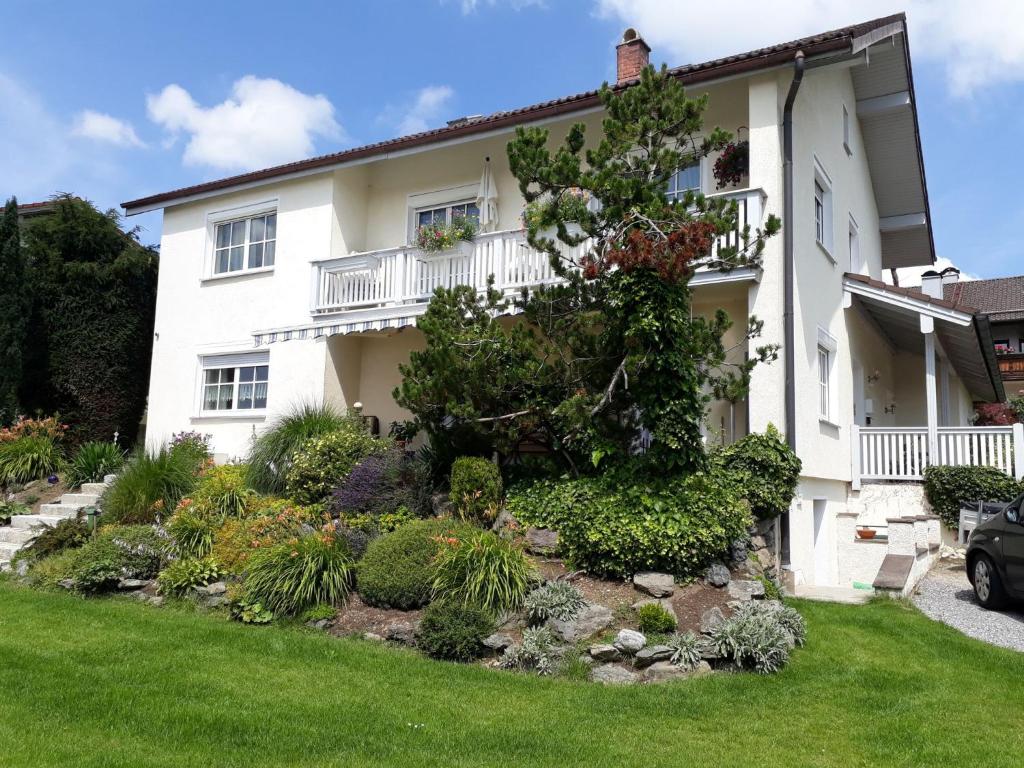 a house with a garden in front of it at Ferienwohnung Wenzl in Schnaitsee