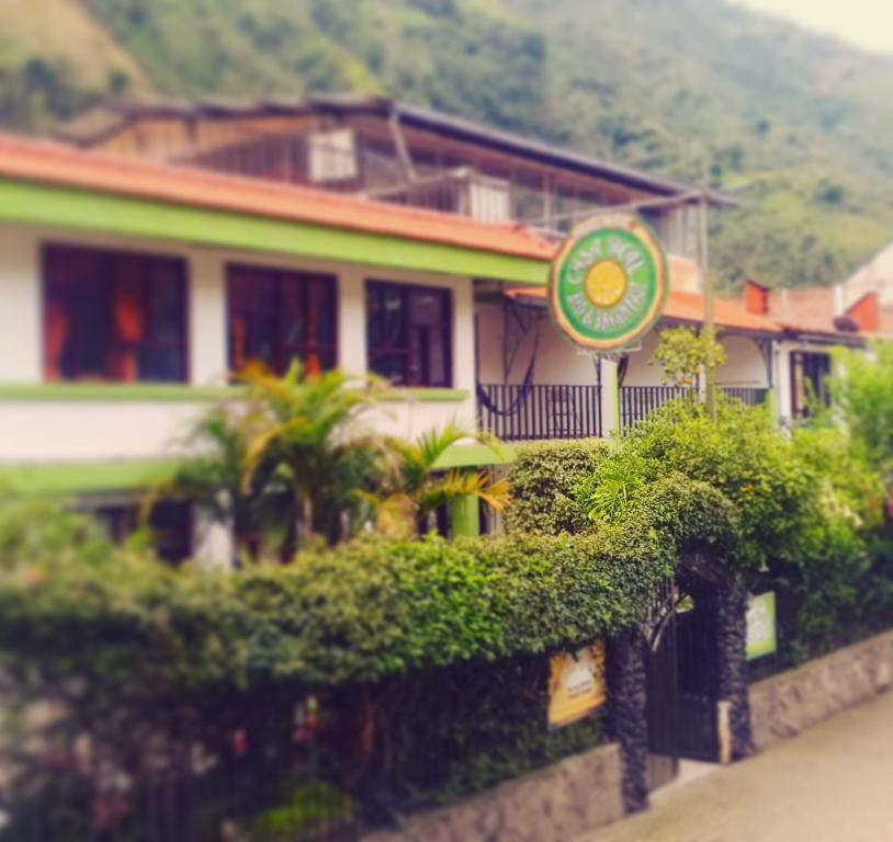 Nespecifikovaný výhled na hory nebo výhled na hory při pohledu z hostelu