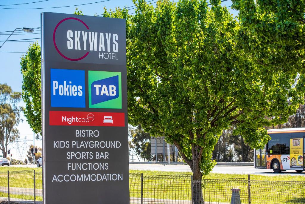 Nightcap at Skyways Hotel - Resim 27